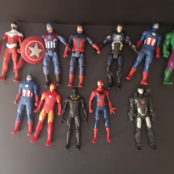 Lot of 11 Action Figures of Various Makers, Colors & Condition - Picture 2 of 3